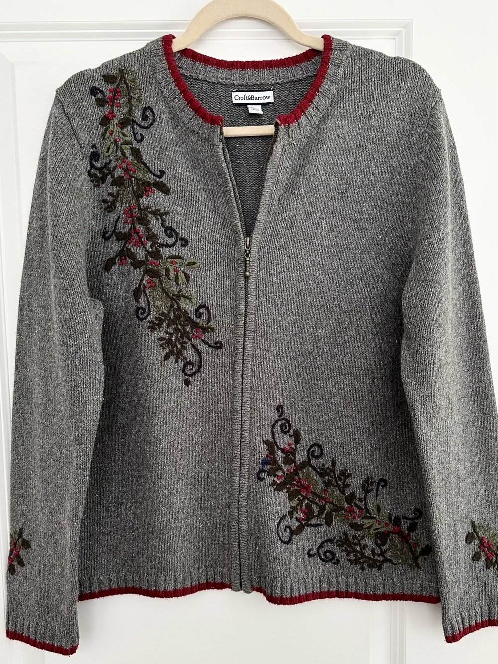 Fall / Holiday Embroidered Leaf & Berry Vine /Mistletoe Vintage Cardigan Sweater
